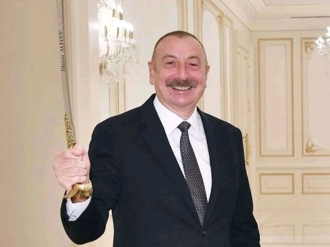 Əliyevə hədiyyə edilən qılıncın mənası...