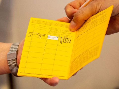 COVİD-19-u gizli keçirənlər immunitet sertifikatını necə alacaq? - Nazirlikdən cavab