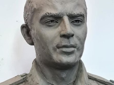 Vətən Müharibəsi Qəhrəmanının büstü hazırlandı - FOTOLAR