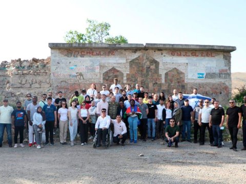 Əcnəbi tələbələr azad olunmuş rayonlarda - FOTOLAR