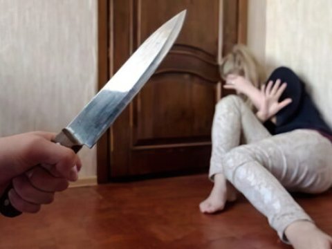 Keçmiş arvadını bıçaqlayan şəxsin işi məhkəmədə...