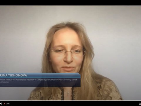 Putinin qızı çıxış etdi – FOTO