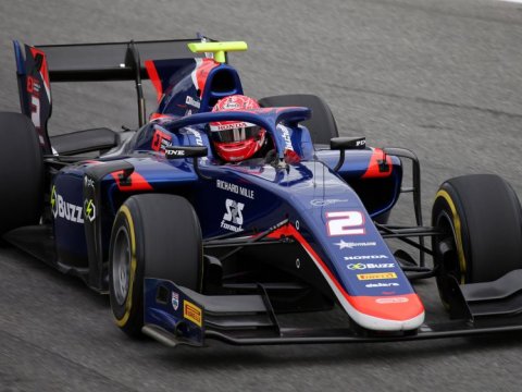 Formula 2 sıralama yarışına start verildi