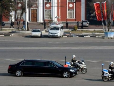 Qırğızıstan prezidentinin korteji qəzaya düşdü