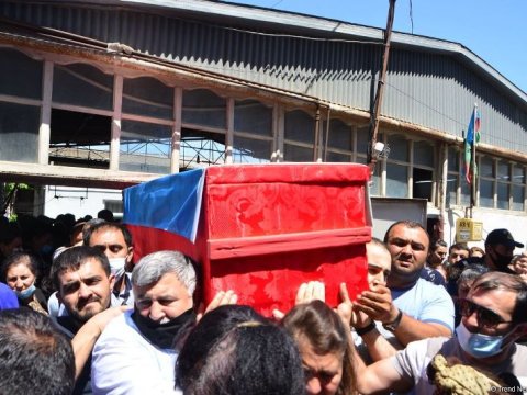 Şəhid jurnalistlər son mənzilə yola salınır - FOTOLAR