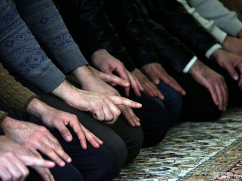 Azərbaycanda ibadət edənlər: qadınlar daha çox dindardır, yoxsa kişilər...
