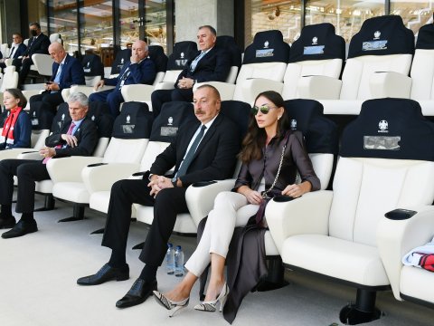 Prezident və Birinci xanım Uels-İsveçrə oyununa baxdılar - FOTO