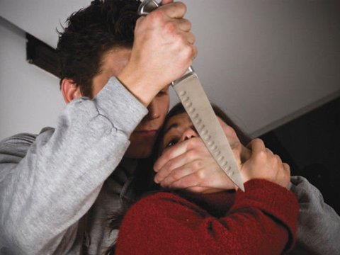 Bakıda qardaş bacısını BIÇAQLADI