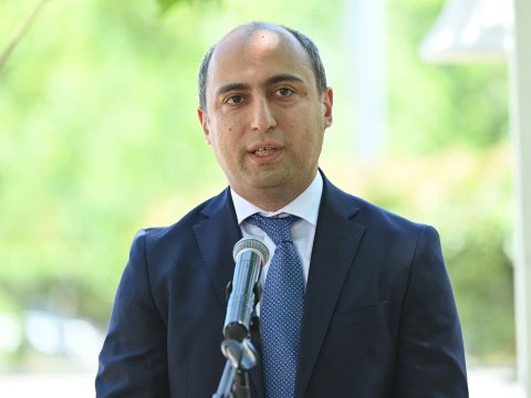 Nazir müharibədən zərər çəkən məktəbdə 