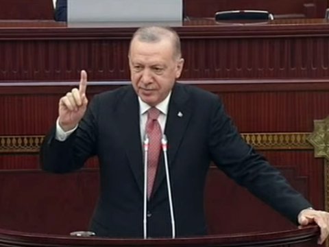 Ərdoğan parlamentdəki çıxışını şeirlə bitirdi - VİDEO