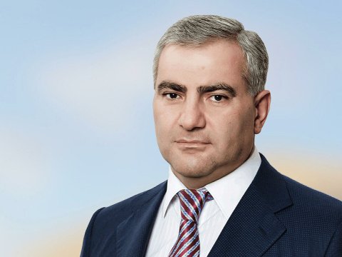 Azərbaycanın beynəlxalq axtarışa verdiyi erməni milyarder Koçaryanı DƏSTƏKLƏDİ