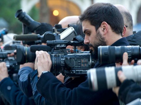 100-dən çox jurnalist toplanır