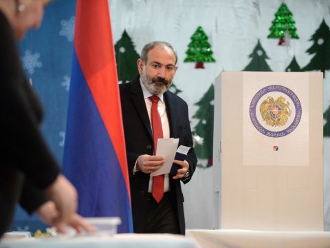 Qarabağ məğlubiyyəti, iqtisadi böhran, “qara piar”  - Ermənilər niyə yenidən Paşinyanı seçdilər?