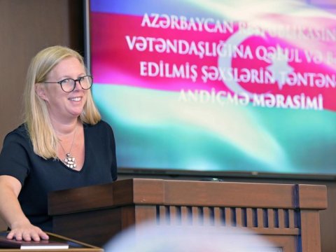 Azərbaycan vətəndaşlığına qəbul edilənlər and içdilər - FOTOLAR