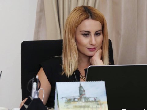 Bakı Ali Neft Məktəbinin mətbuat katibi işdən çıxdı