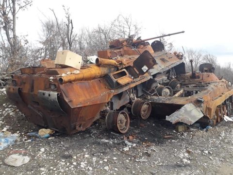 Bir şəklin tarixçəsi: BTR-i düşmənin BMP-si üstünə sürən GİZİR