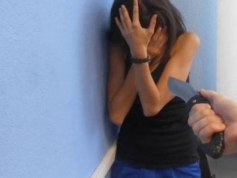 Şamaxıda ər arvadını BIÇAQLADI