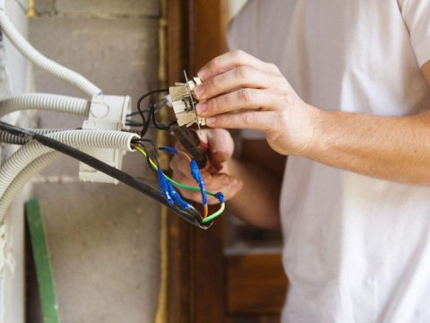 “Qurman” restoranında ustanı cərəyan vurdu