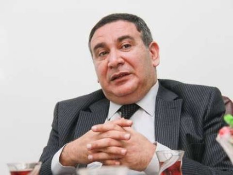 Yerindən duran özünü jurnalist adlandırır - Rəşad Məcid  