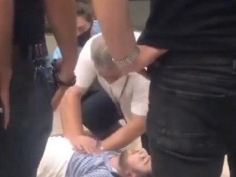 Bakıda gənc oğlan supermarketdə öldü - VİDEO