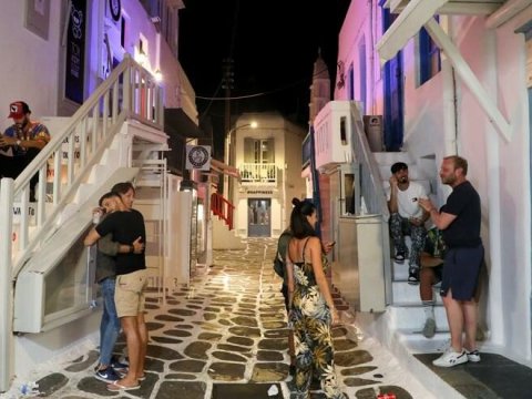 Yunanıstanda koronavirusa görə musiqi qadağası