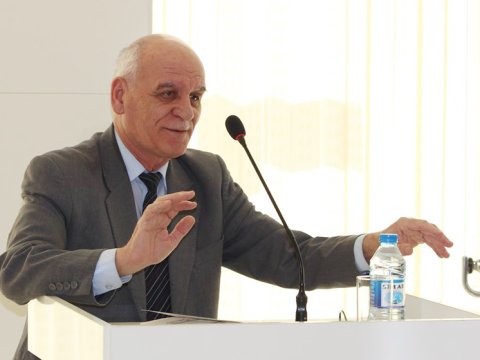 O, bu dünyanın adamı deyil!..