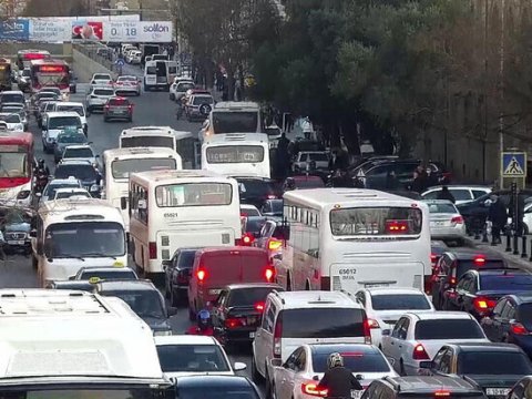 Bakının bu yollarında sıxlıq yaranıb  