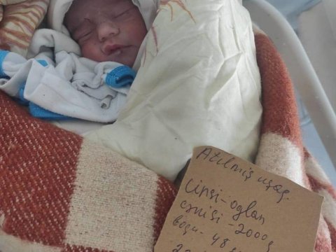 Azərbaycanda daha bir körpə KÜÇƏYƏ ATILDI - FOTO