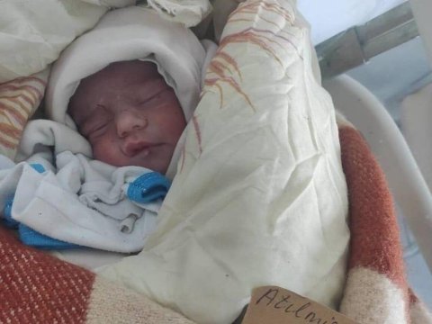 Küçədən tapılan körpə xəstəxanaya yerləşdirildi - Dövlət Komitəsi 