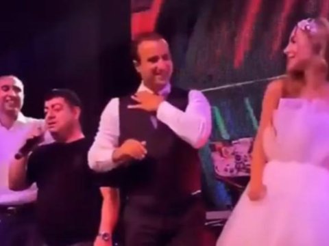 Paşinyan toyda kriminal avtoritetlə bir stolda əyləşdi