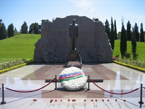 Spikerlər Heydər Əliyevin məzarını ziyarət etdilər