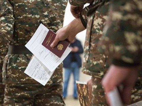 Erməni hərbçilərdən rüşvət tələb edilir 