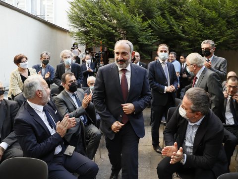 Paşinyanla diaspor arasında UÇURUM: İstefa dalğası başladı