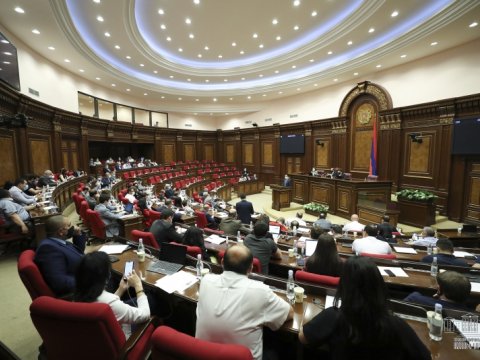 Jurnalistlərin deputatlara dəhlizdə yaxınlaşması QADAĞAN OLUNACAQ