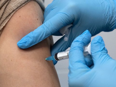 Erməni biznesmen satdığı vaksinin qiymətini QALDIRDI