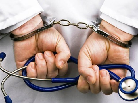 Koronavirus xəstələrindən rüşvət alan həkimin məhkəməsi başlayır