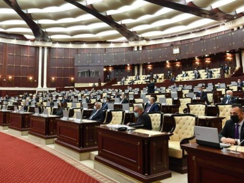 Milli Məclisin növbədənkənar iclası BAŞLADI