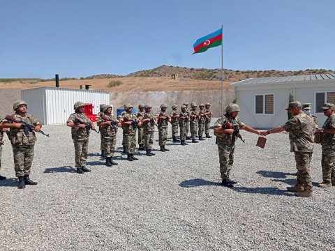 Müdafiə naziri ordunun döyüş hazırlığını yoxladı