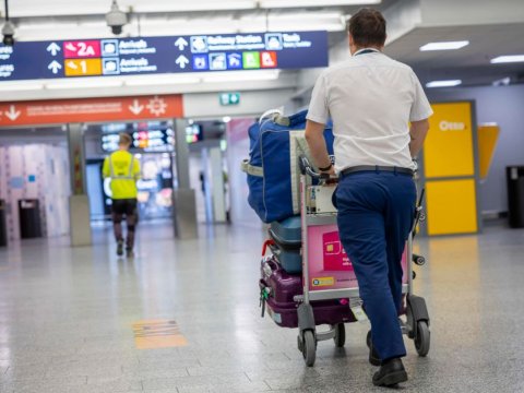 Bu ölkə Azərbaycanla hava sərhədlərini BAĞLAYIR