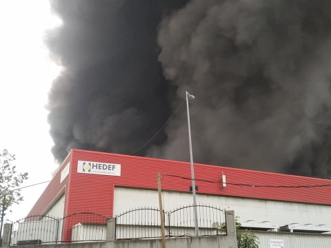 Türkiyədə fabrik yanır - FOTO