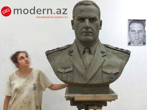 Milli Qəhrəmanın büstünü hazırlayan qız: “Onun baxışları diqqətimi çəkirdi”