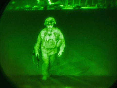 Əfqanıstanı tərk edən sonuncu amerikalı hərbçi - FOTO
