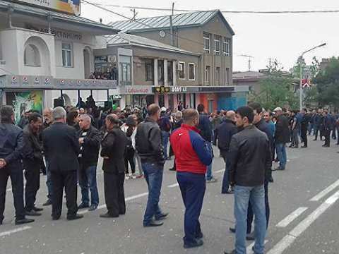 Erməni deputatlara Xankəndidə hücum etdilər