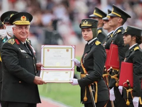 Türk ordusunun ilk hicablı zabiti – FOTO