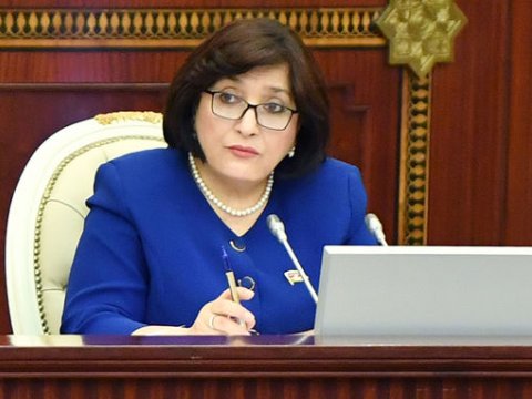 Sahibə Qafarova Vyanaya gedir