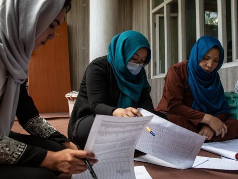 “Taliban”dan qız tələbələrlə bağlı yeni QADAĞALAR