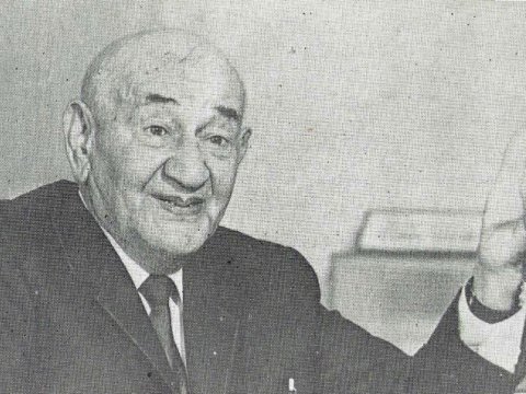 Süleyman Rüstəm şerlərində satirik mənzərə