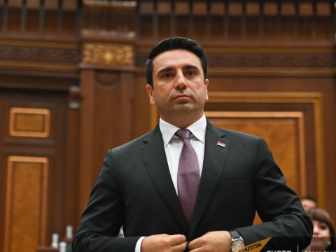 Ermənistan spikeri qohumbazlıqda ittiham olunur