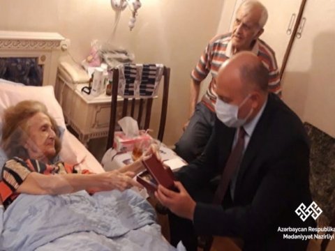 Xalq artistinə “Şöhrət” ordeni təqdim olundu