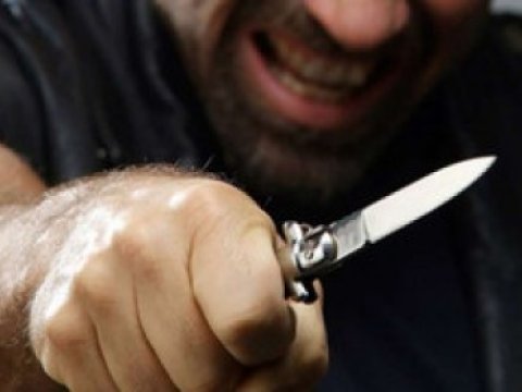 Bakıda ər arvadını BIÇAQLADI